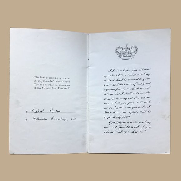 A Rare 1953 Coronation Booklet from the City of Council of Newcastle upon Tyne - Picture 7 of 11